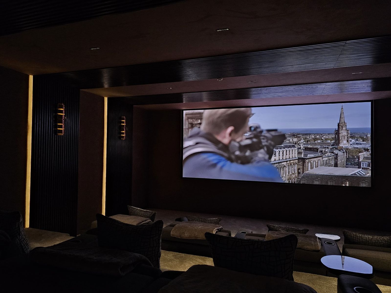 8K private cinema beneath a fibre-optic starlit ceiling in Emirates Hills, Dubai